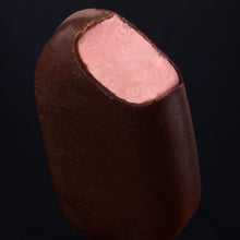 Naložite sliko v pregledovalnik galerije, Eko lučka LOVE BERRY - okus jagoda s temno čokolado
